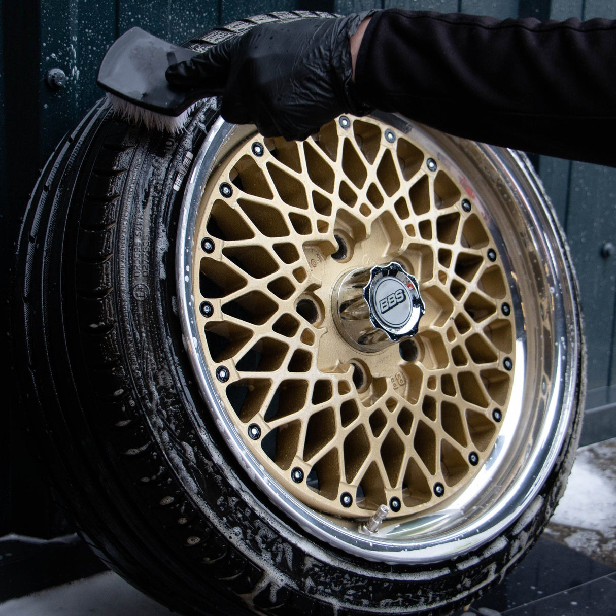Tyre Brush - Clean your tyres - AutoGlanz AG Car Care